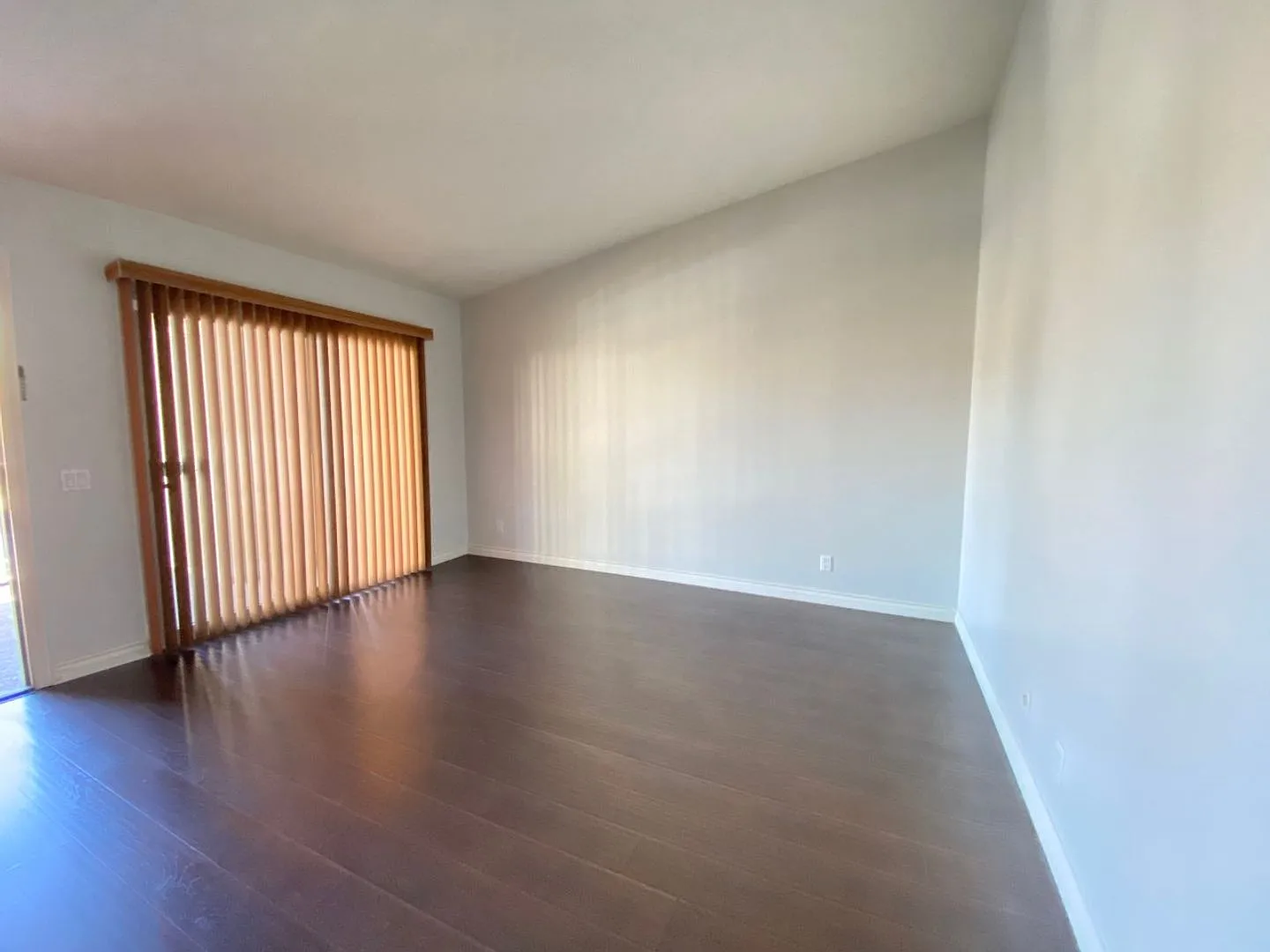 2 Bedroom Condo In Ontario!! — Photo 2