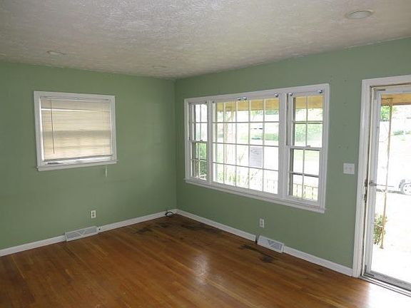 5th image of 3608 River Park Dr