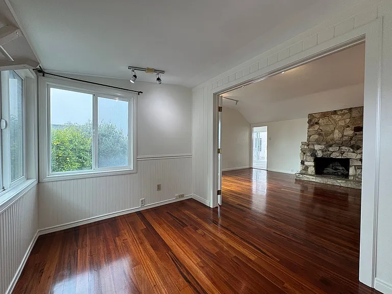 1527 Golden Ave — Photo 10