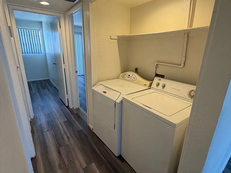 4145 N Longview Ave — Photo 3