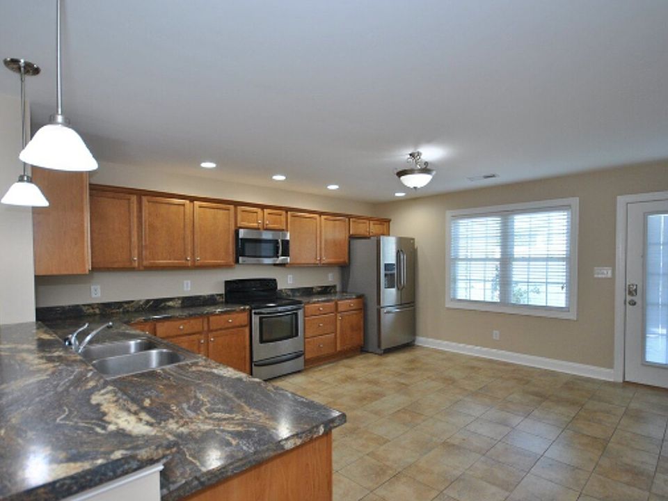 1st image of 128 Colonnade St