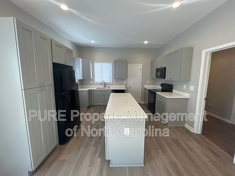 608 S Yadkin Ave — Photo 7
