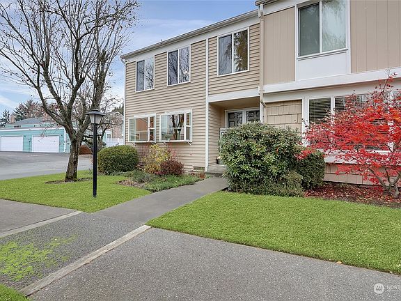 3rd image of 8614 Onyx Dr SW #A