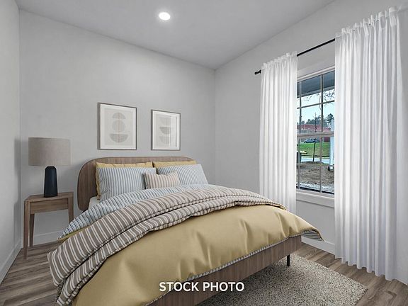 5th image of 717 Victory Ln