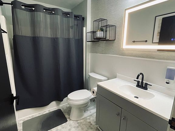 2nd image of 8614 Victory Ln