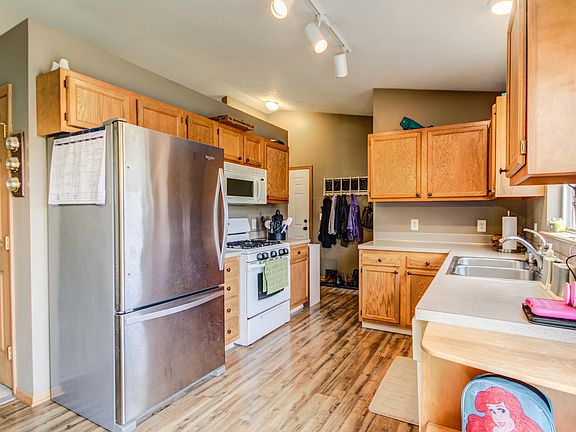 5th image of 13444 Becker Ct NE