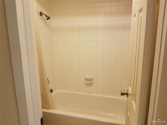 5th image of 2100 Iris Ave