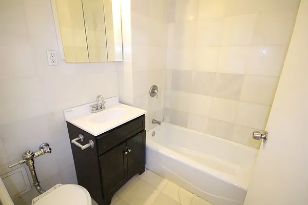 Rented by Dynamik Realty | media 27