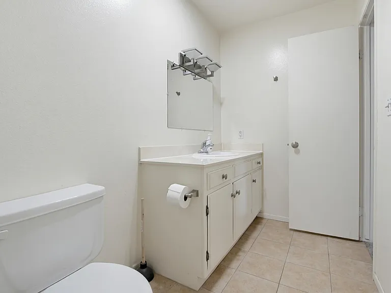7858 Cowles Mountain Ct #D27 — Photo 20