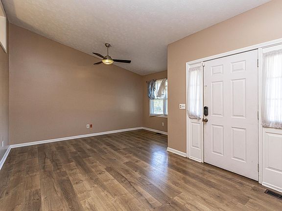 3rd image of 317 Castle Blvd