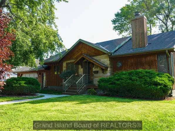811 S Claussen Ave, Grand Island, NE 68801