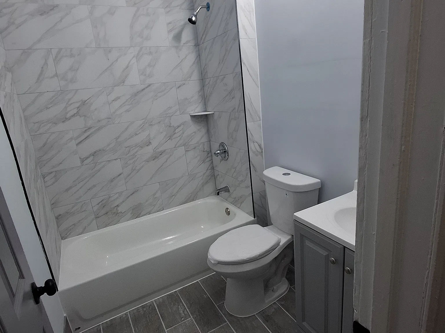 3 bed, 928 sqft, $1,300 — Photo 2