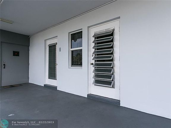3rd image of 1000 NE 14th Ave APT 101