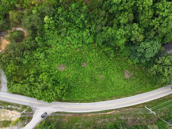 1814 Dallas Lake Rd, Soddy Daisy, TN 37379