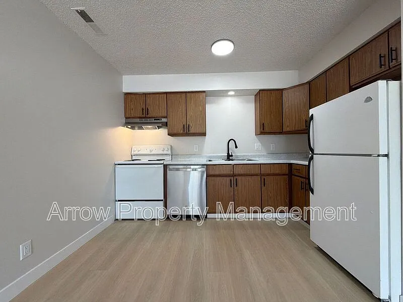 2 bed, 1.0 bath, 788 sqft, $975 — Photo 3