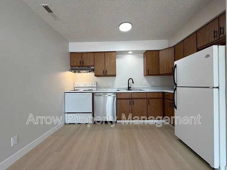 2323 T St #7 — Photo 3