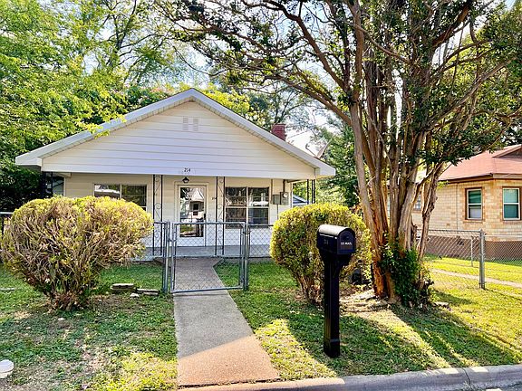 3rd image of 214 Chitwood St