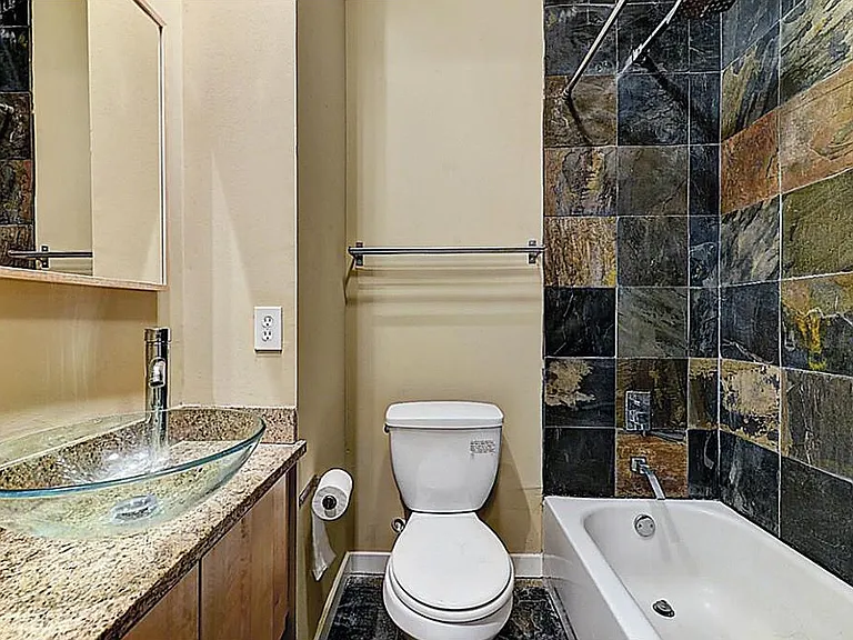 711 Andrews St — Photo 11
