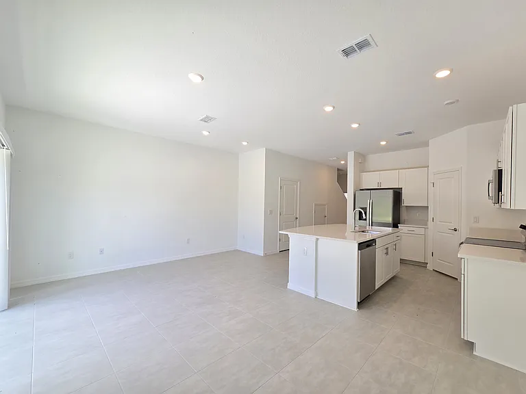 2073 Hallier Cv — Photo 15