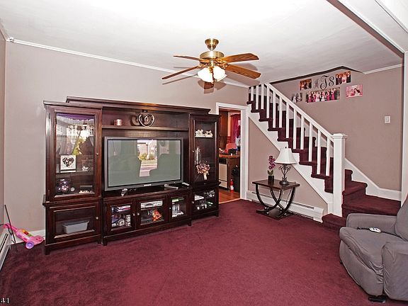 3rd image of 282 Henley Ave