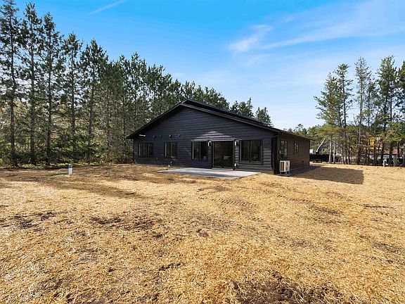 3rd image of 1386 Stephen Rd