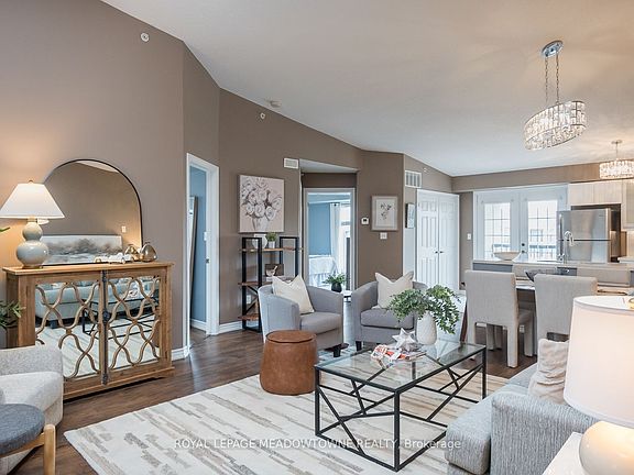 4th image of 1483 Maple Ave #401