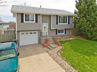 523 Oregon Trl, Lincoln, NE 68521