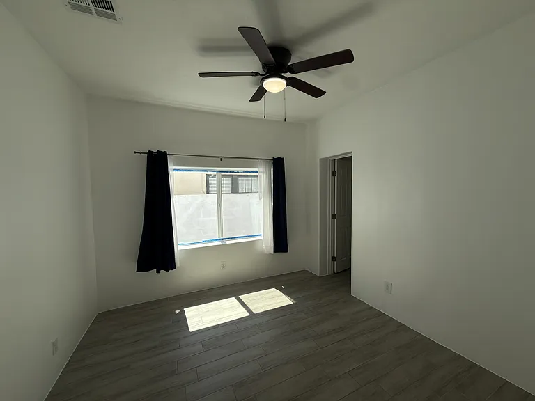 2321 E 6th St #1 — Photo 10