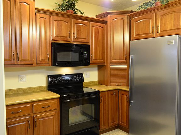 Kitchen - custom cabinets!