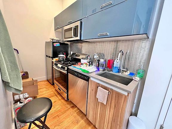 3rd image of 374 Kosciuszko St #313