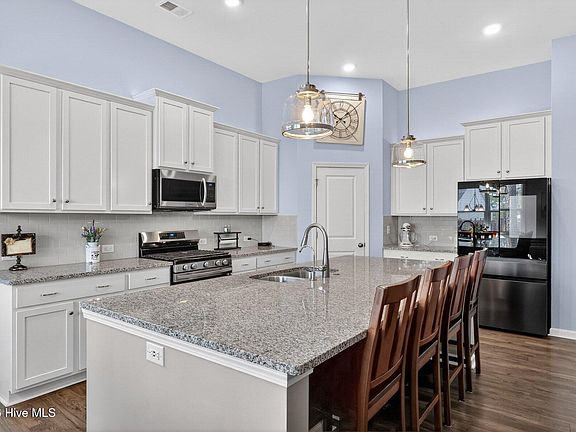 4th image of 228 Autumn Breeze Lane NE