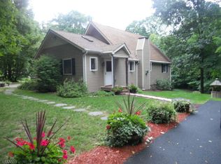 8 Old Coach Rd, Vernon, NJ 07462