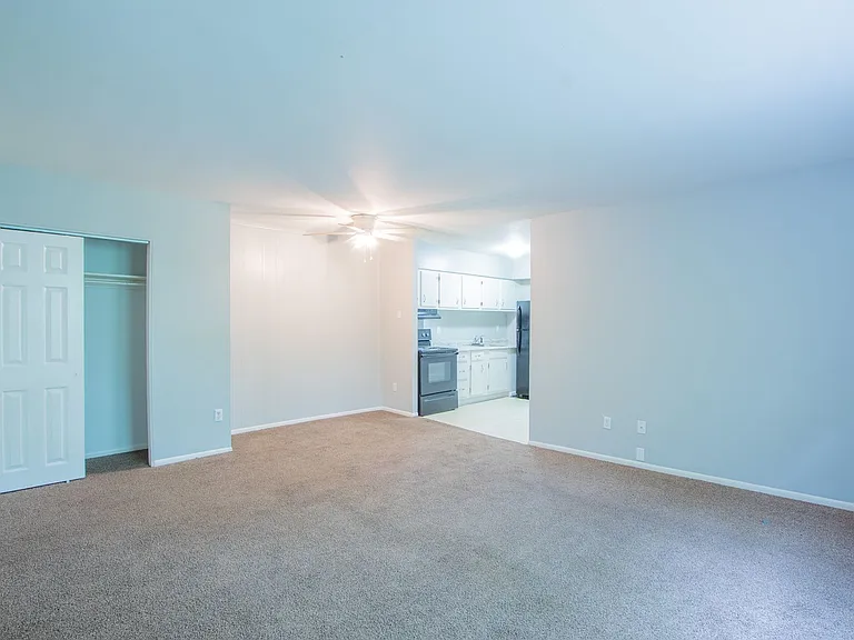 108 E Monroe Ave — Photo 5