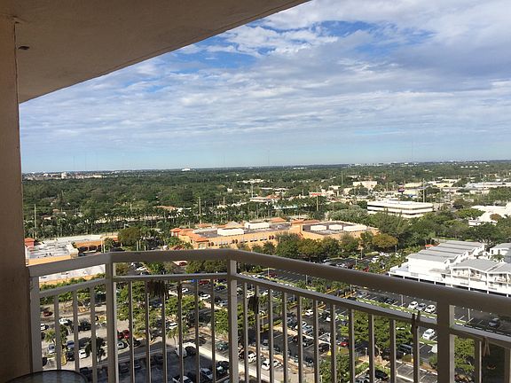 4th image of 18031 Biscayne Blvd APT 1902