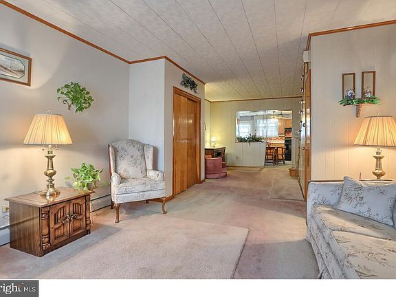 3rd image of 528 W Centre St
