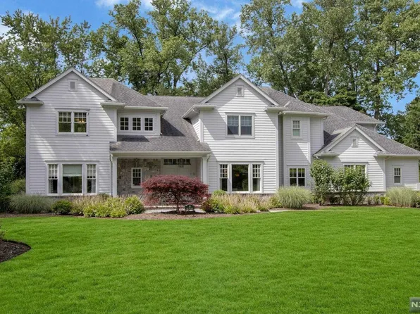 32 Pine Hill Rd, Demarest, NJ 07627