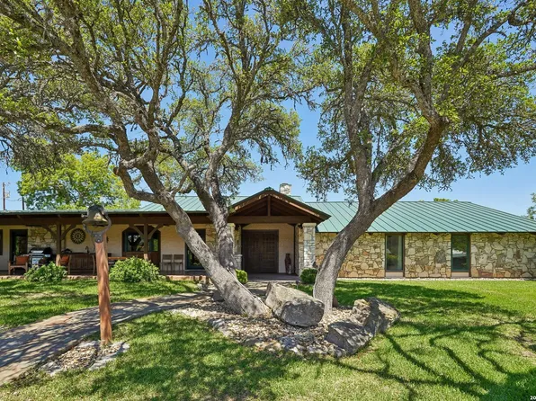 722 W Lacey Oaks Parkway, Kerrville, TX 78028