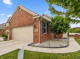 13300 Shire Ln, Southgate, MI 48195