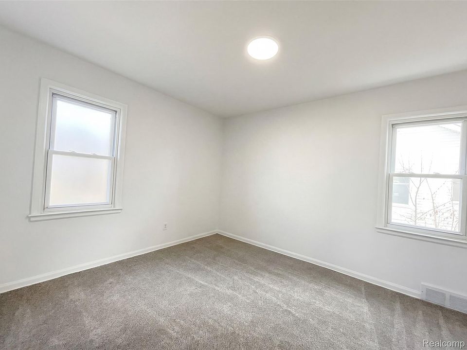 24610 Parklawn St, photo 9