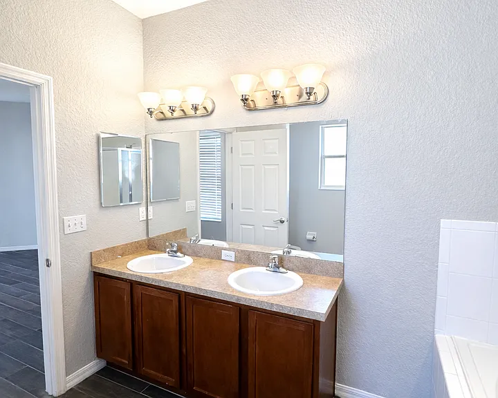 1192 Normandy Heights Cir — Photo 15