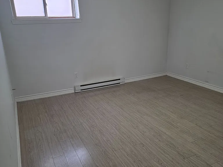 180 Centre St S #1 — Photo 6