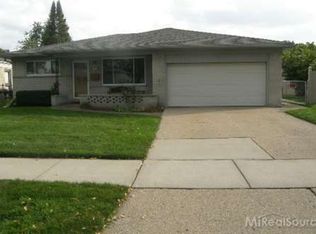 3902 Robertson Dr, Warren, MI