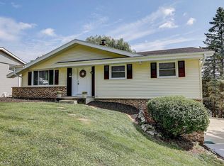 950 Adelmann Ave, Brookfield, WI 53045