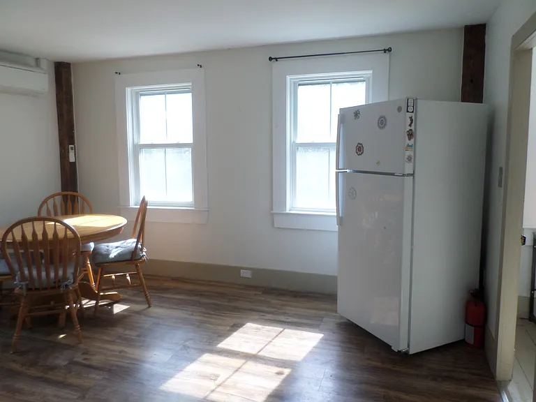 52 S Main St #B — Photo 4