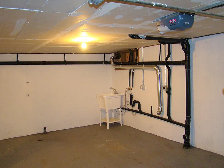 813 Niagara Ave — Photo 27