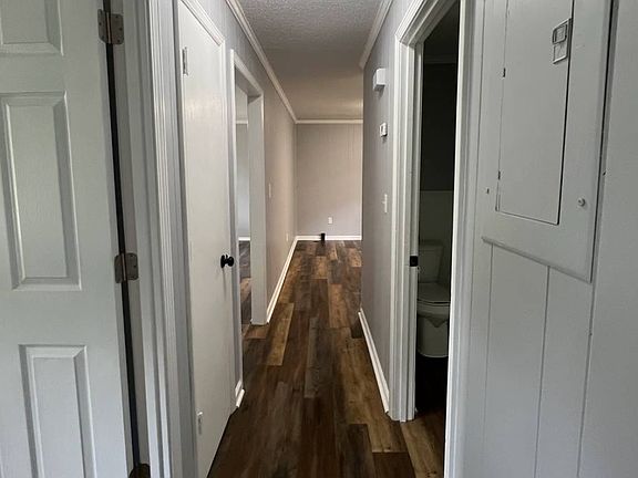 4th image of 209 Chamblin St