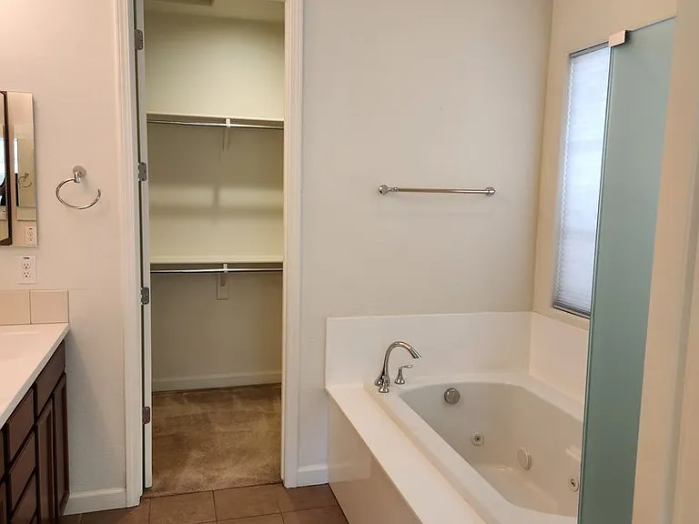 1913 W Grand Canyon Dr — Photo 8