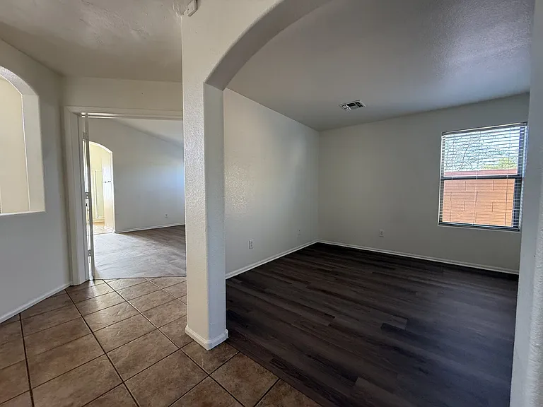8202 S 47th Ave — Photo 23