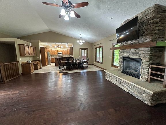 4th image of 5126 E Ave