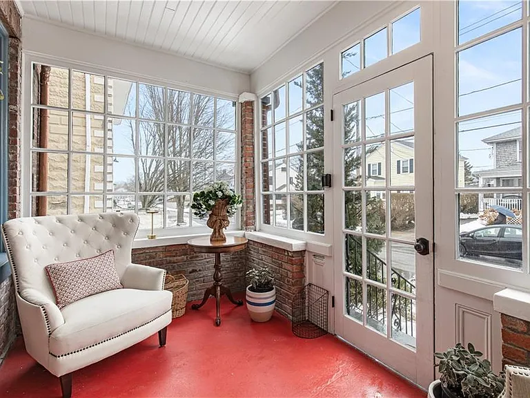 21 Bedlow Ave — Photo 3
